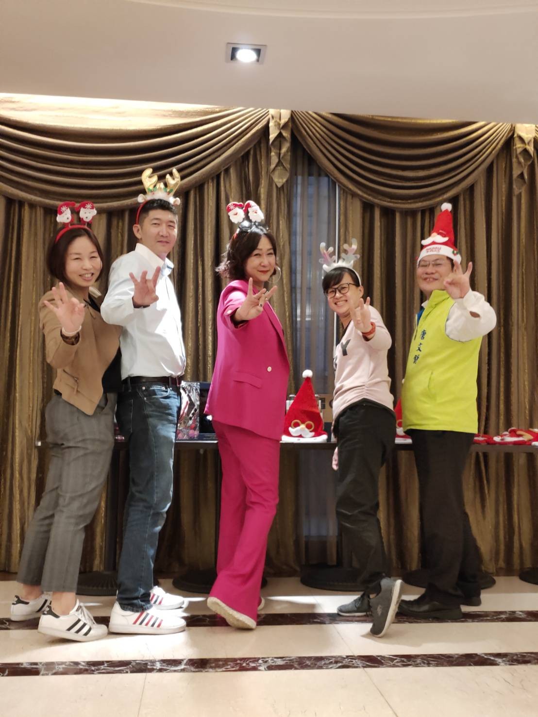 LINE_ALBUM_1091225義大天悅飯店聖誕趴_220913_15