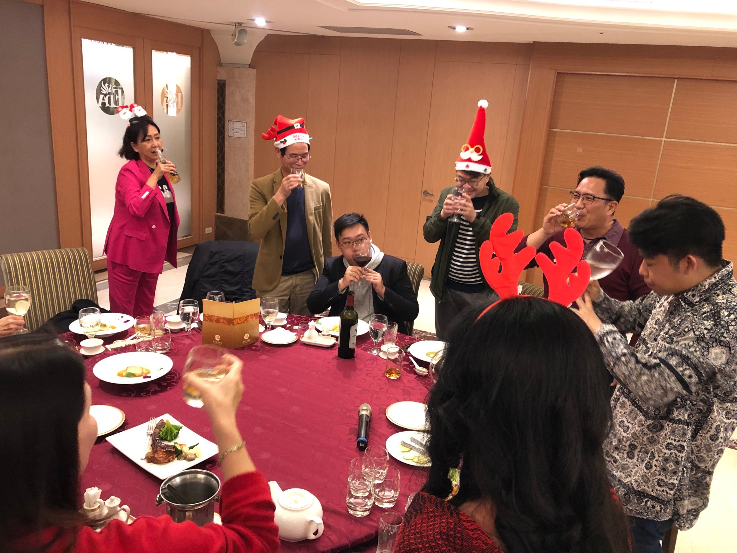 LINE_ALBUM_1091225義大天悅飯店聖誕趴_220913_75