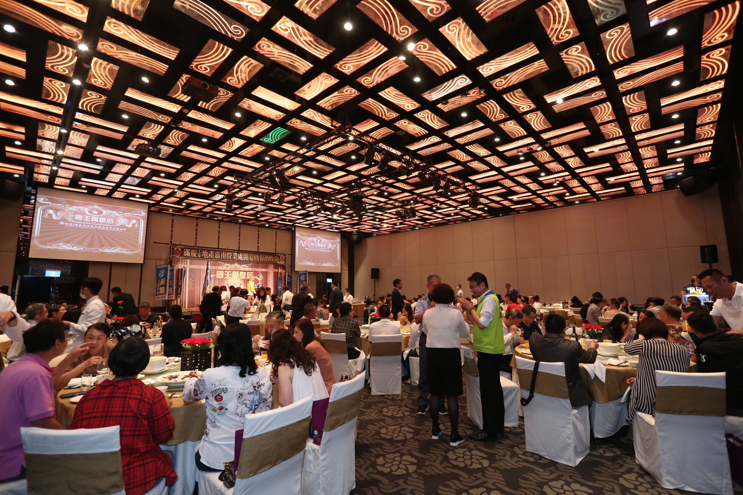 LINE_ALBUM_110423國王皇后春酒晚會_220913_6