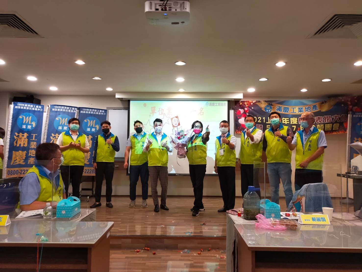 LINE_ALBUM_2021上半年度績效表揚大會_220913_185